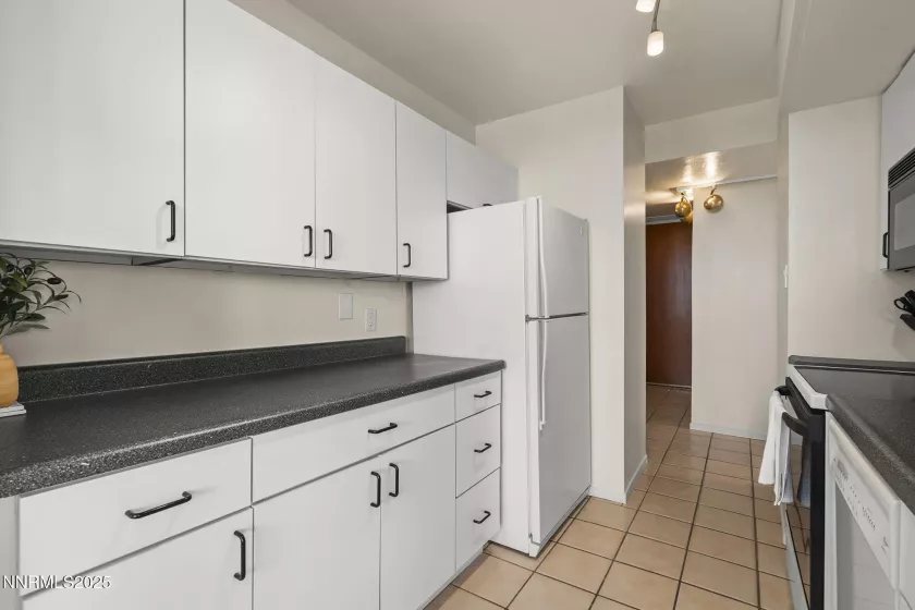 100 Arlington, Reno, Nevada 89501, 2 Bedrooms Bedrooms, ,2 BathroomsBathrooms,Residential,Residential,Arlington,250053197