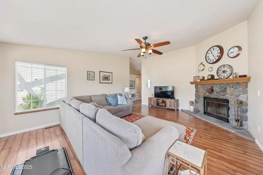 202 Thornwood, Dayton, Nevada 89403, 3 Bedrooms Bedrooms, ,2 BathroomsBathrooms,Residential,Residential,Thornwood,250053198