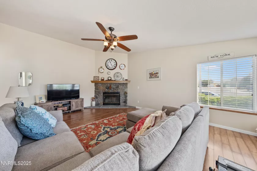 202 Thornwood, Dayton, Nevada 89403, 3 Bedrooms Bedrooms, ,2 BathroomsBathrooms,Residential,Residential,Thornwood,250053198
