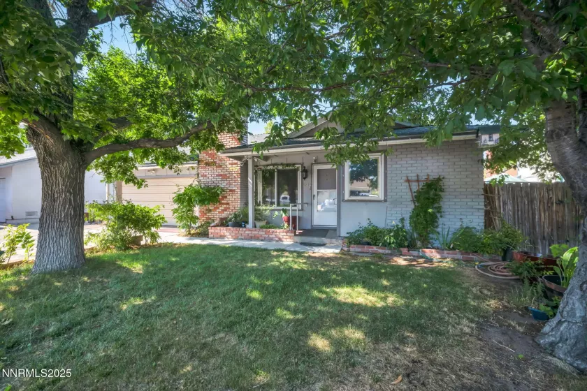 1714 Meadowvale, Sparks, Nevada 89431, 4 Bedrooms Bedrooms, ,2 BathroomsBathrooms,Residential,Residential,Meadowvale,250053236