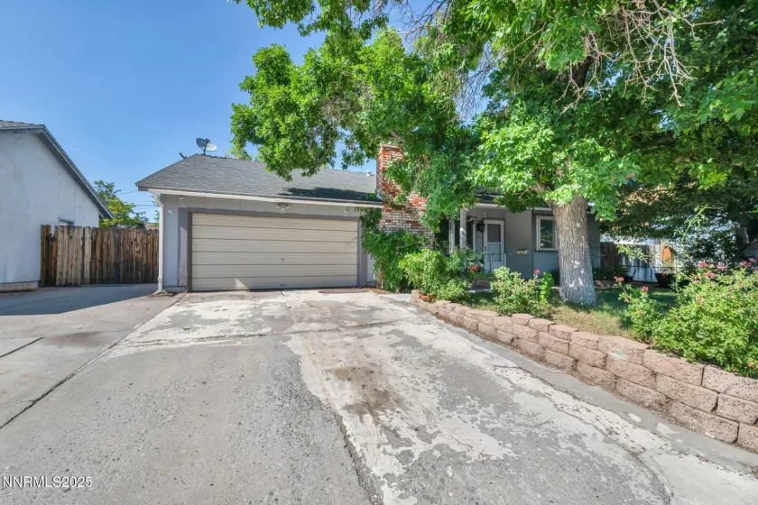 1714 Meadowvale, Sparks, Nevada 89431, 4 Bedrooms Bedrooms, ,2 BathroomsBathrooms,Residential,Residential,Meadowvale,250053236