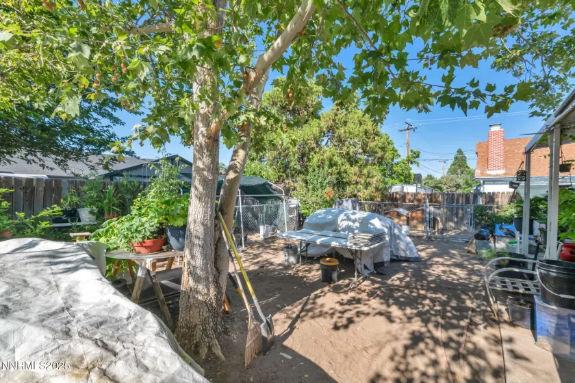 1714 Meadowvale, Sparks, Nevada 89431, 4 Bedrooms Bedrooms, ,2 BathroomsBathrooms,Residential,Residential,Meadowvale,250053236