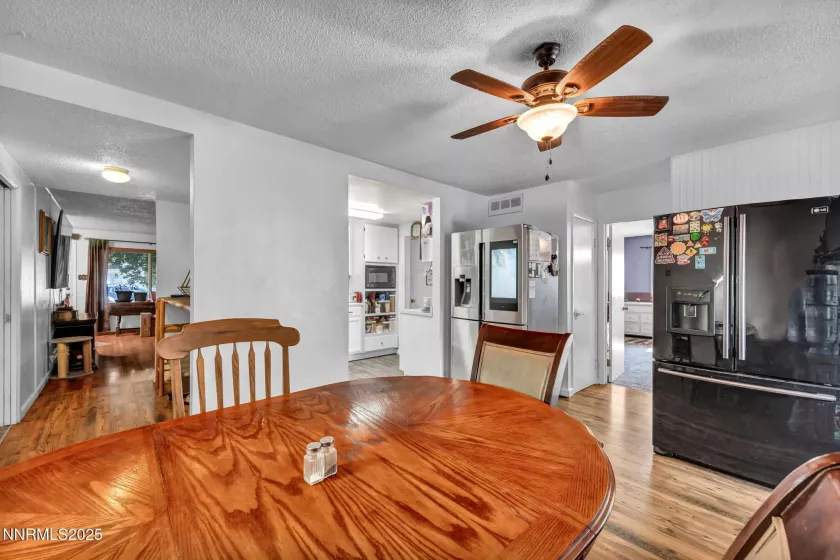 1714 Meadowvale, Sparks, Nevada 89431, 4 Bedrooms Bedrooms, ,2 BathroomsBathrooms,Residential,Residential,Meadowvale,250053236