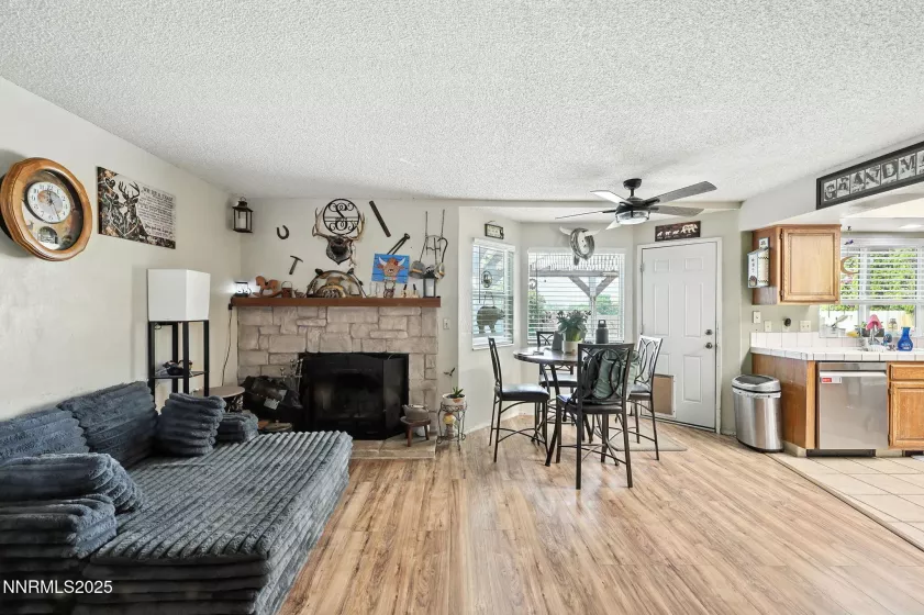 1475 Golddust, Sparks, Nevada 89436, 4 Bedrooms Bedrooms, ,3 BathroomsBathrooms,Residential,Residential,Golddust,250053239