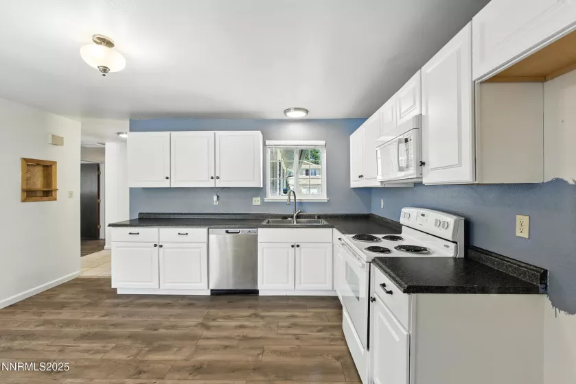 2154 La Hacienda, Sparks, Nevada 89434, 3 Bedrooms Bedrooms, ,2 BathroomsBathrooms,Residential,Residential,La Hacienda,250053259