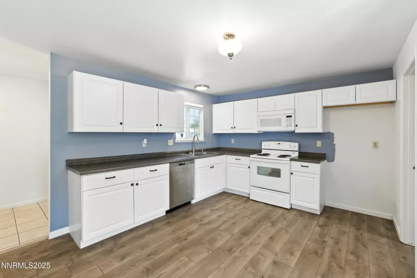 2154 La Hacienda, Sparks, Nevada 89434, 3 Bedrooms Bedrooms, ,2 BathroomsBathrooms,Residential,Residential,La Hacienda,250053259