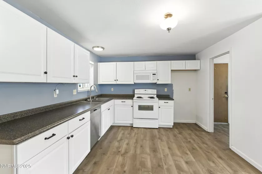 2154 La Hacienda, Sparks, Nevada 89434, 3 Bedrooms Bedrooms, ,2 BathroomsBathrooms,Residential,Residential,La Hacienda,250053259