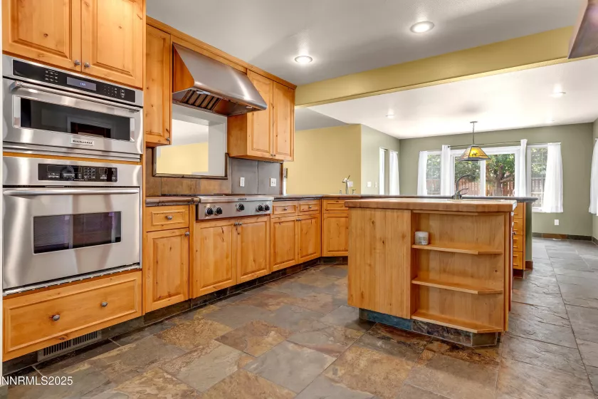 750 Zolezzi, Reno, Nevada 89511, 5 Bedrooms Bedrooms, ,4 BathroomsBathrooms,Residential,Residential,Zolezzi,250053292