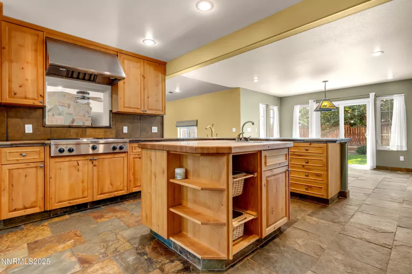 750 Zolezzi, Reno, Nevada 89511, 5 Bedrooms Bedrooms, ,4 BathroomsBathrooms,Residential,Residential,Zolezzi,250053292