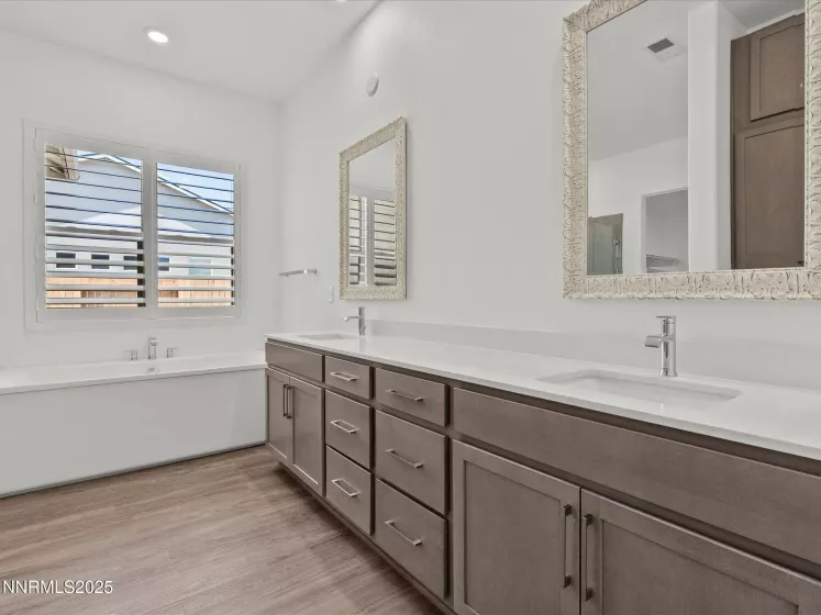 11640 Crosby, Sparks, Nevada 89441, 4 Bedrooms Bedrooms, ,5 BathroomsBathrooms,Residential,Residential,Crosby,250053277