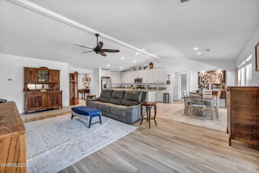 7718 Rhythm, Sparks, Nevada 89436, 4 Bedrooms Bedrooms, ,3 BathroomsBathrooms,Residential,Residential,Rhythm,250053287