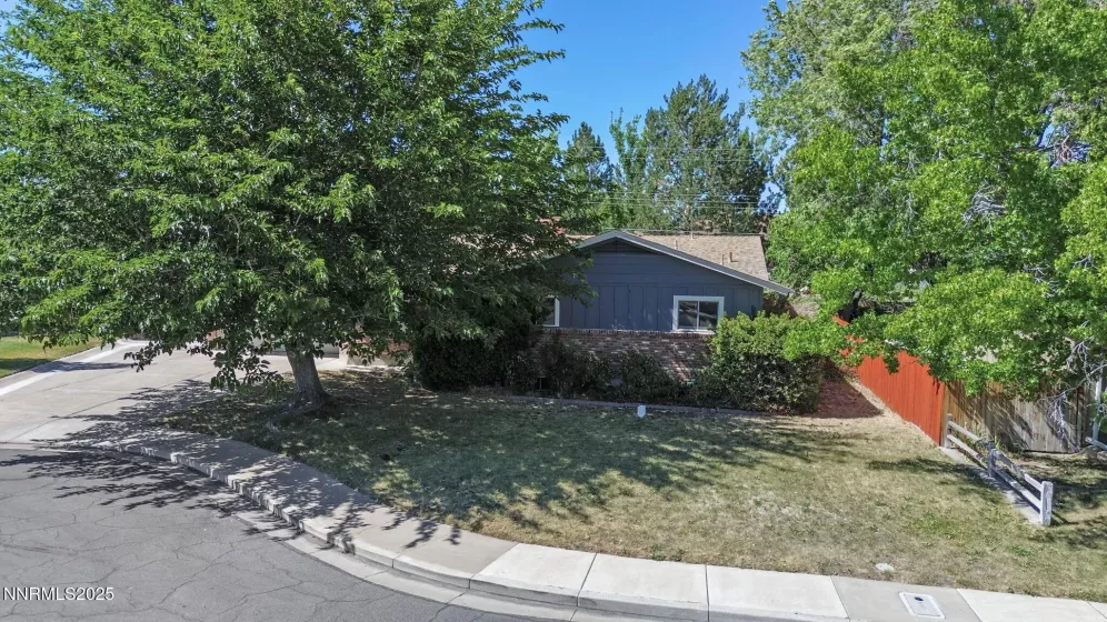 1095 Maplewood, Reno, Nevada 89509, 3 Bedrooms Bedrooms, ,2 BathroomsBathrooms,Residential,Residential,Maplewood,250053283