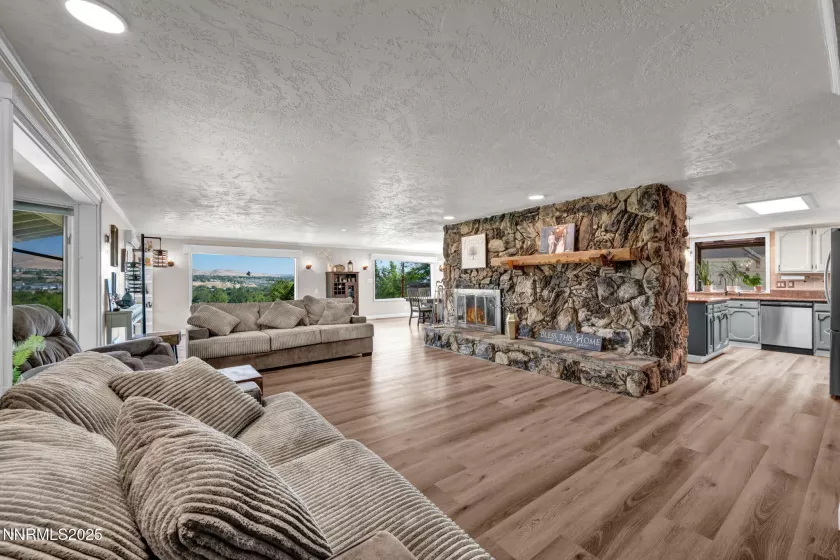 3495 Plumb, Reno, Nevada 89509, 3 Bedrooms Bedrooms, ,2 BathroomsBathrooms,Residential,Residential,Plumb,250053313