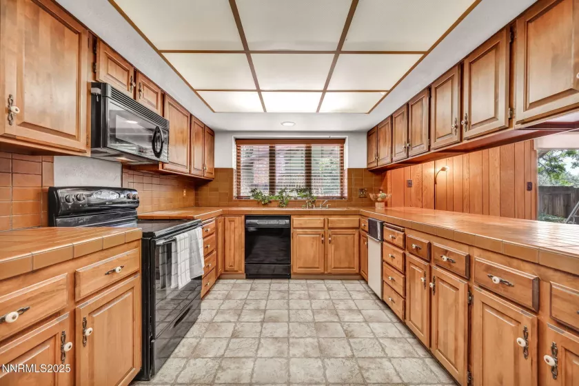 1725 Aquila, Reno, Nevada 89509, 4 Bedrooms Bedrooms, ,3 BathroomsBathrooms,Residential,Residential,Aquila,250053315