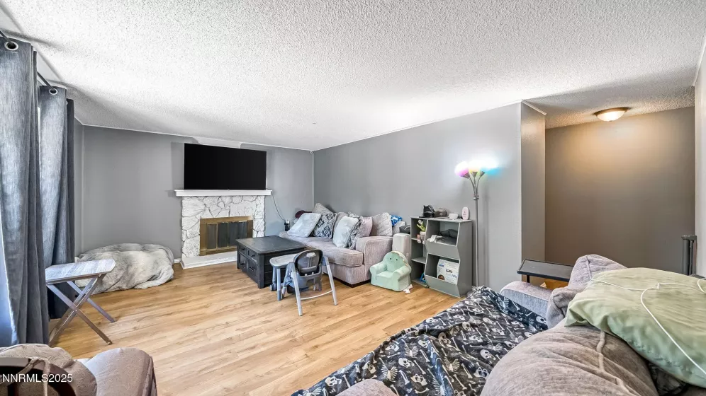 1002 Glen Meadow, Sparks, Nevada 89434, 3 Bedrooms Bedrooms, ,2 BathroomsBathrooms,Residential,Residential,Glen Meadow,250053318