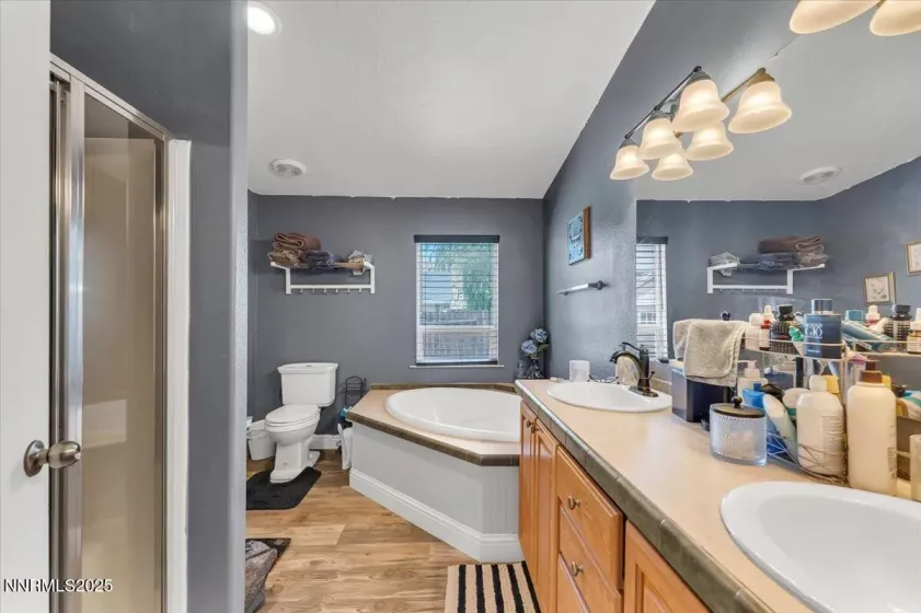 670 Ruby Creek, Reno, Nevada 89506, 3 Bedrooms Bedrooms, ,2 BathroomsBathrooms,Residential,Residential,Ruby Creek,250053332