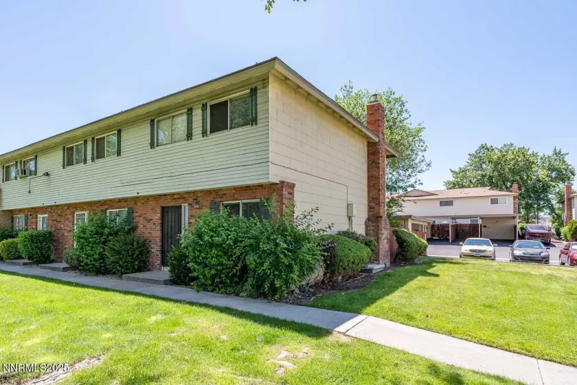 403 Smithridge, Reno, Nevada 89502, 2 Bedrooms Bedrooms, ,2 BathroomsBathrooms,Residential,Residential,Smithridge,250053337