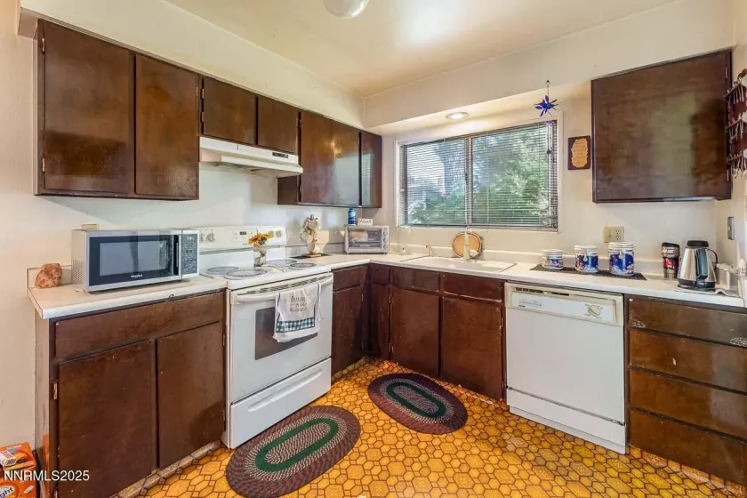 403 Smithridge, Reno, Nevada 89502, 2 Bedrooms Bedrooms, ,2 BathroomsBathrooms,Residential,Residential,Smithridge,250053337