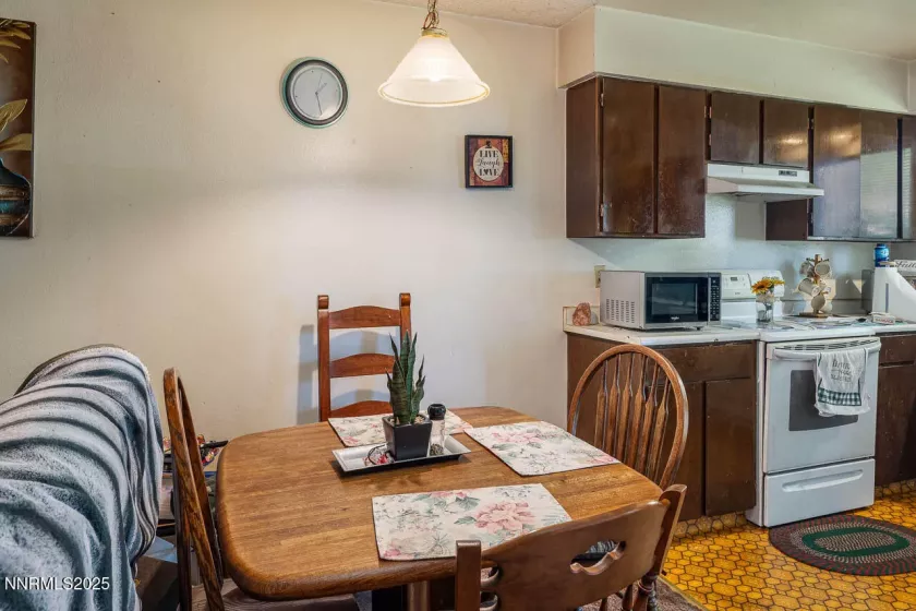 403 Smithridge, Reno, Nevada 89502, 2 Bedrooms Bedrooms, ,2 BathroomsBathrooms,Residential,Residential,Smithridge,250053337