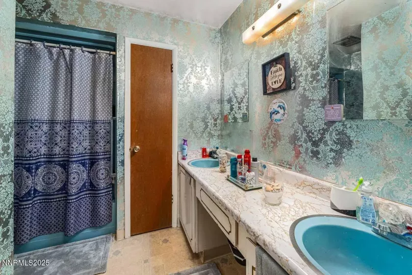 403 Smithridge, Reno, Nevada 89502, 2 Bedrooms Bedrooms, ,2 BathroomsBathrooms,Residential,Residential,Smithridge,250053337