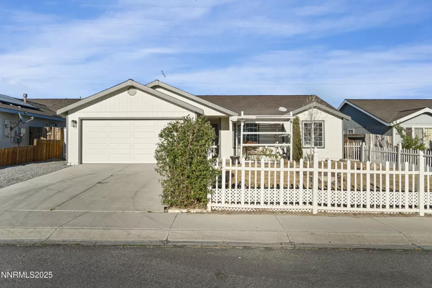 571 Spur, Fernley, Nevada 89408, 3 Bedrooms Bedrooms, ,2 BathroomsBathrooms,Residential,Residential,Spur,250053348