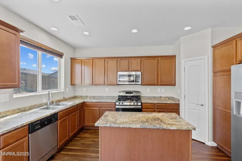 181 Walnut, Fernley, Nevada 89408, 3 Bedrooms Bedrooms, ,2 BathroomsBathrooms,Residential,Residential,Walnut,250053351