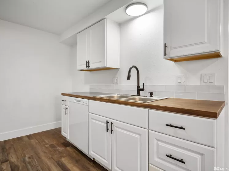 3316 Woodside, Carson City, Nevada 89701, 2 Bedrooms Bedrooms, ,1 BathroomBathrooms,Residential,Residential,Woodside,250001468
