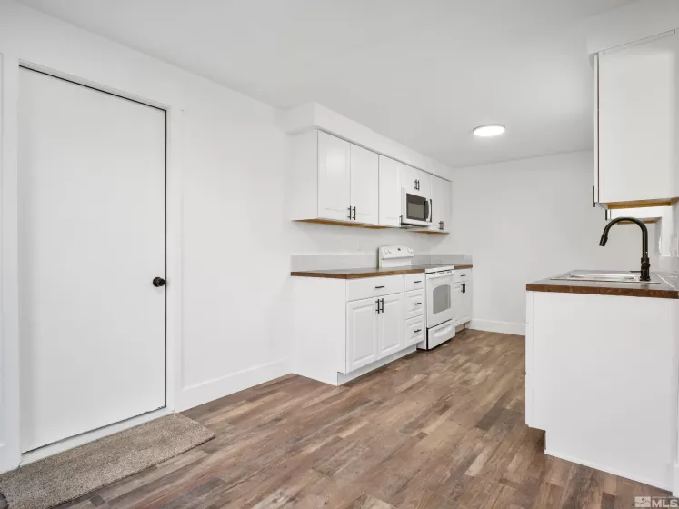 3316 Woodside, Carson City, Nevada 89701, 2 Bedrooms Bedrooms, ,1 BathroomBathrooms,Residential,Residential,Woodside,250001468