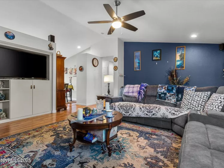 9493 Long River, Reno, Nevada 89506, 3 Bedrooms Bedrooms, ,2 BathroomsBathrooms,Residential,Residential,Long River,250053378