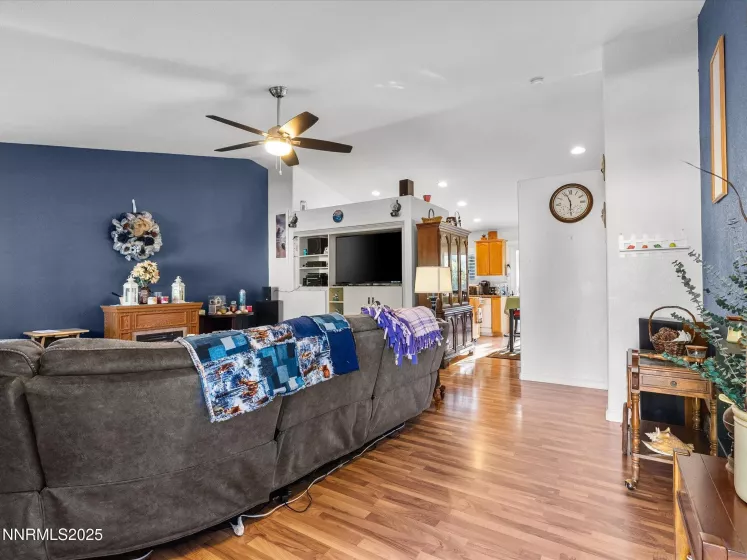 9493 Long River, Reno, Nevada 89506, 3 Bedrooms Bedrooms, ,2 BathroomsBathrooms,Residential,Residential,Long River,250053378