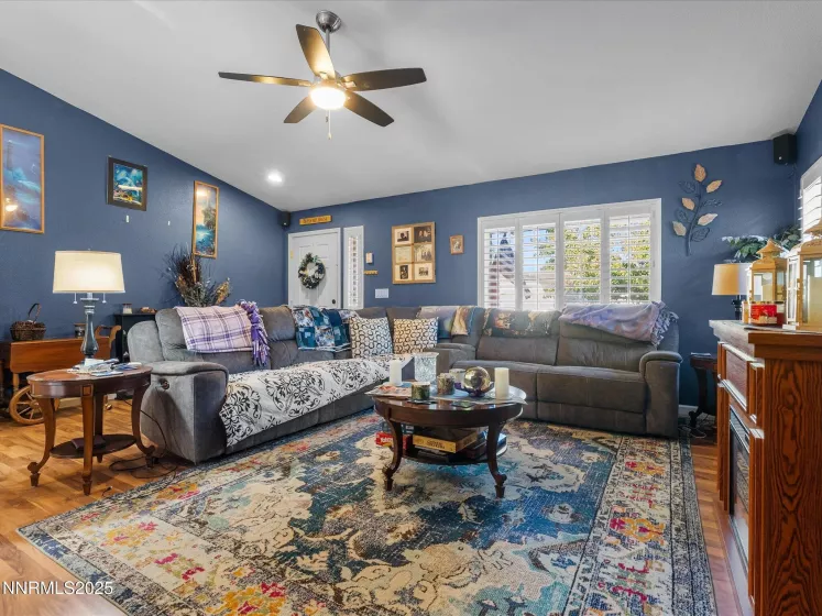9493 Long River, Reno, Nevada 89506, 3 Bedrooms Bedrooms, ,2 BathroomsBathrooms,Residential,Residential,Long River,250053378