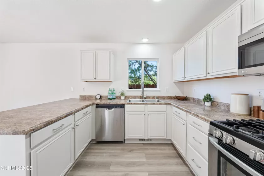 17705 Oakview, Reno, Nevada 89508, 3 Bedrooms Bedrooms, ,3 BathroomsBathrooms,Residential,Residential,Oakview,250051456