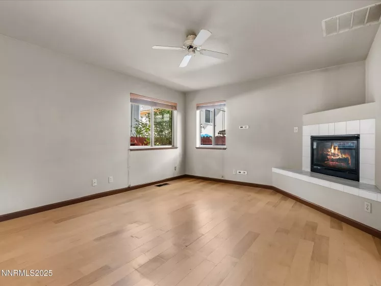 450 Len, Reno, Nevada 89511, 3 Bedrooms Bedrooms, ,3 BathroomsBathrooms,Residential,Residential,Len,250053413