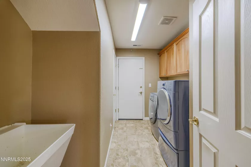 811 Pinchot Pass, Sparks, Nevada 89436, 4 Bedrooms Bedrooms, ,3 BathroomsBathrooms,Residential,Residential,Pinchot Pass,250053420
