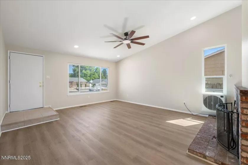 1840 Kings, Reno, Nevada 89503, 4 Bedrooms Bedrooms, ,2 BathroomsBathrooms,Residential,Residential,Kings,250053427