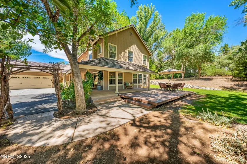 SIDE YARD