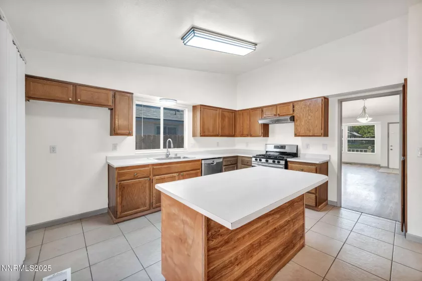 2660 Pinebrook, Carson City, Nevada 89701, 3 Bedrooms Bedrooms, ,2 BathroomsBathrooms,Residential,Residential,Pinebrook,250053447