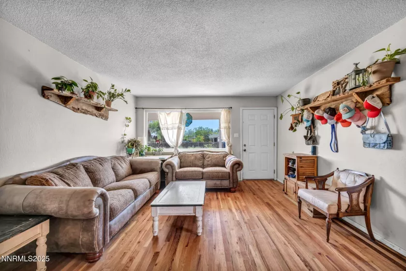 11595 Deodar, Reno, Nevada 89506, 3 Bedrooms Bedrooms, ,2 BathroomsBathrooms,Residential,Residential,Deodar,250053459