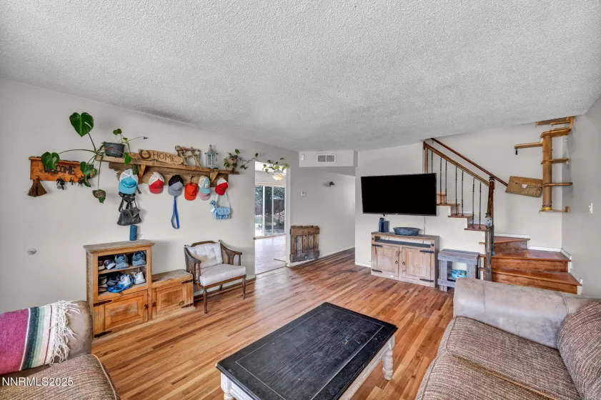 11595 Deodar, Reno, Nevada 89506, 3 Bedrooms Bedrooms, ,2 BathroomsBathrooms,Residential,Residential,Deodar,250053459
