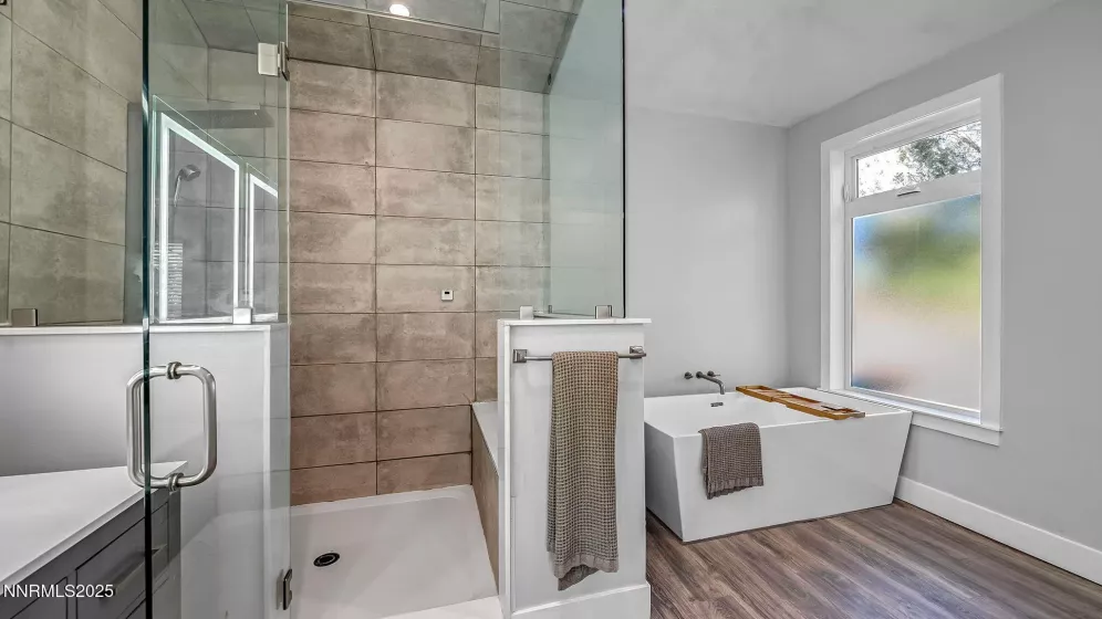 2699 Rodney, Reno, Nevada 89509, 3 Bedrooms Bedrooms, ,4 BathroomsBathrooms,Residential,Residential,Rodney,250053498