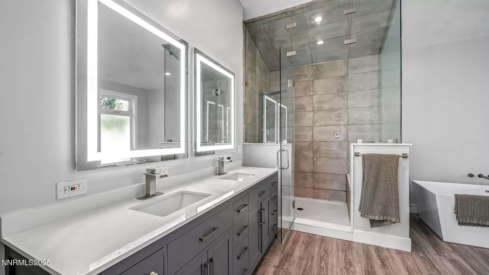 2699 Rodney, Reno, Nevada 89509, 3 Bedrooms Bedrooms, ,4 BathroomsBathrooms,Residential,Residential,Rodney,250053498