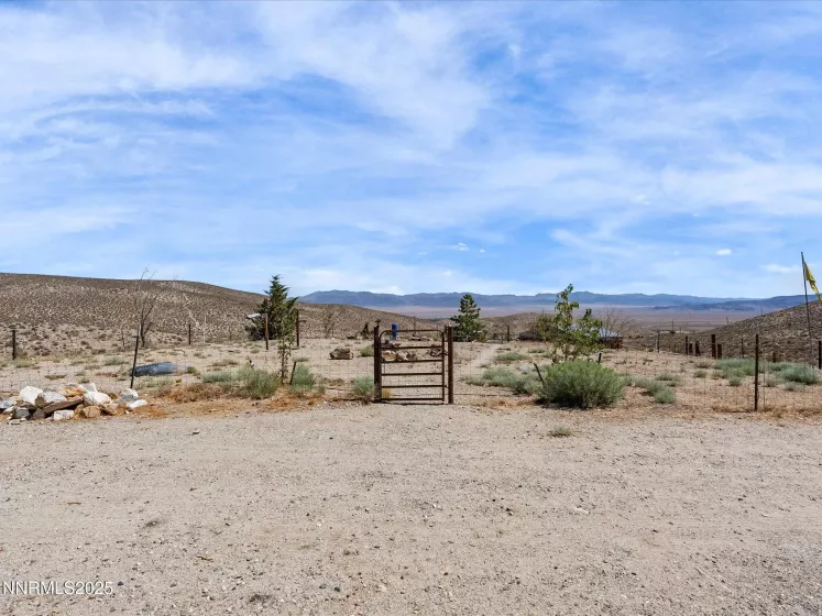 1 Cory Canyon, Hawthorne, Nevada 89415, 3 Bedrooms Bedrooms, ,2 BathroomsBathrooms,Residential,Residential,Cory Canyon,250053504