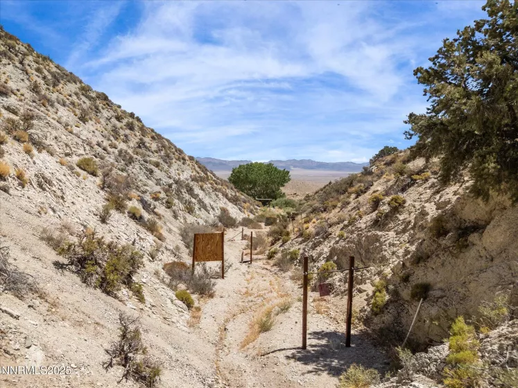 1 Cory Canyon, Hawthorne, Nevada 89415, 3 Bedrooms Bedrooms, ,2 BathroomsBathrooms,Residential,Residential,Cory Canyon,250053504
