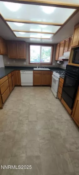 375 Curry, Fernley, Nevada 89408, 3 Bedrooms Bedrooms, ,3 BathroomsBathrooms,Residential,Residential,Curry,250053506