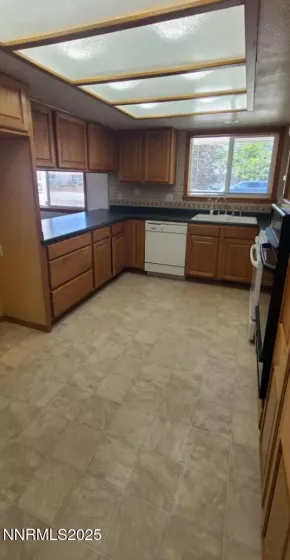 375 Curry, Fernley, Nevada 89408, 3 Bedrooms Bedrooms, ,3 BathroomsBathrooms,Residential,Residential,Curry,250053506