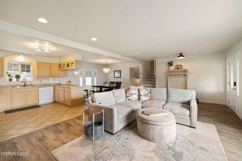 305 Sparrow, Washoe Valley, Nevada 89704, 3 Bedrooms Bedrooms, ,3 BathroomsBathrooms,Residential,Residential,Sparrow,250053464