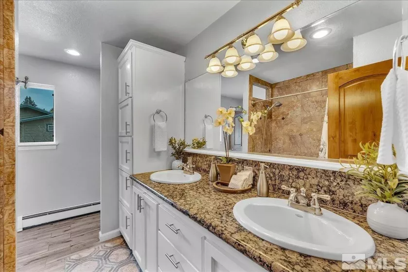 754 Tuolumne, South Lake Tahoe, California 96150, 4 Bedrooms Bedrooms, ,2 BathroomsBathrooms,Residential,Residential,Tuolumne,250001839