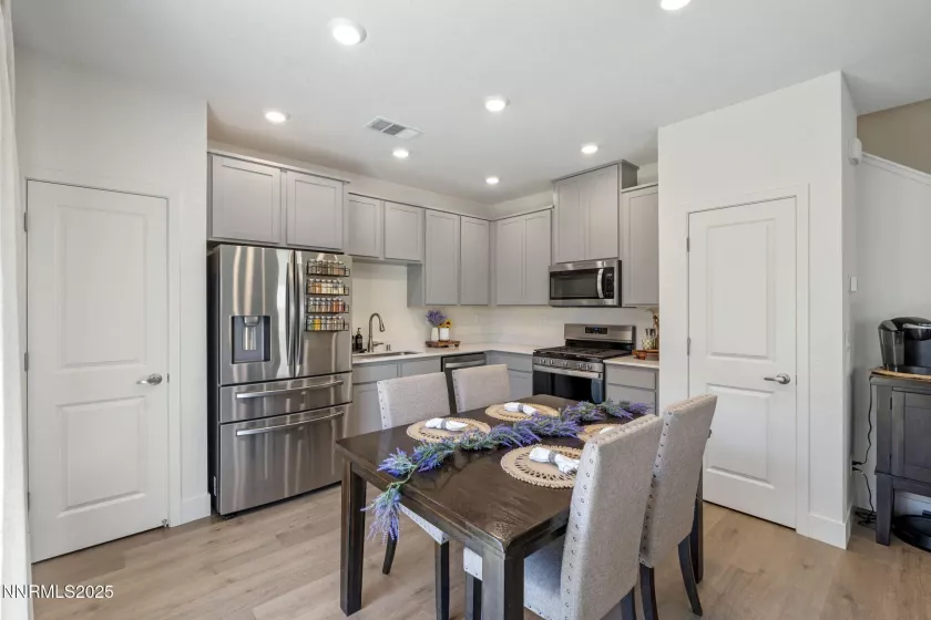 1917 Halite, Sparks, Nevada 89436, 3 Bedrooms Bedrooms, ,3 BathroomsBathrooms,Residential,Residential,Halite,250053490