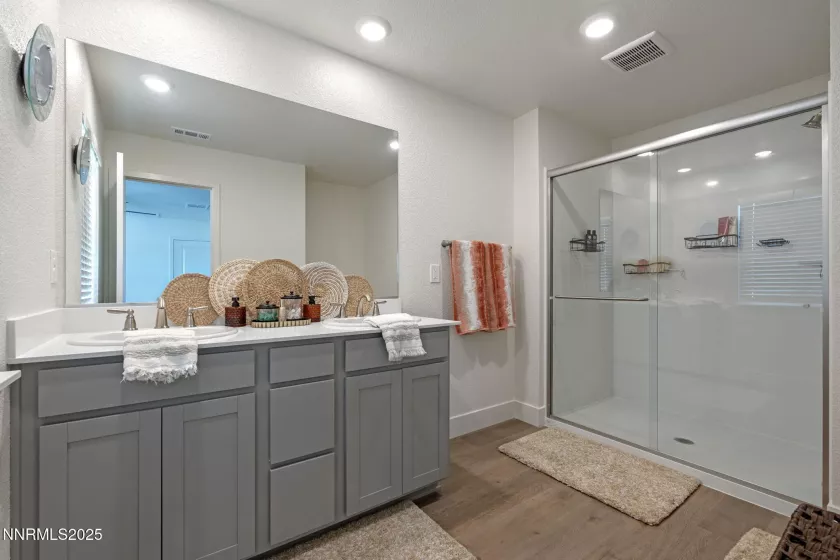 1917 Halite, Sparks, Nevada 89436, 3 Bedrooms Bedrooms, ,3 BathroomsBathrooms,Residential,Residential,Halite,250053490
