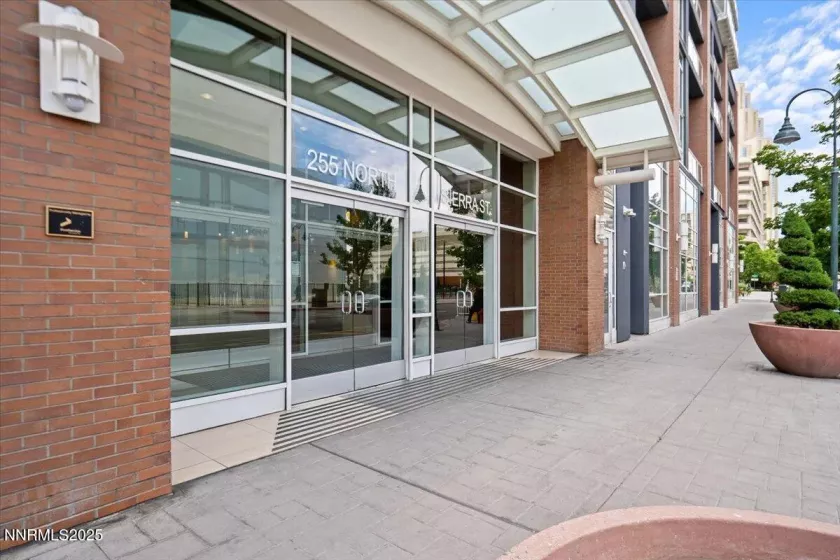 255 Sierra, Reno, Nevada 89501, 1 Bedroom Bedrooms, ,1 BathroomBathrooms,Residential,Residential,Sierra,250050820